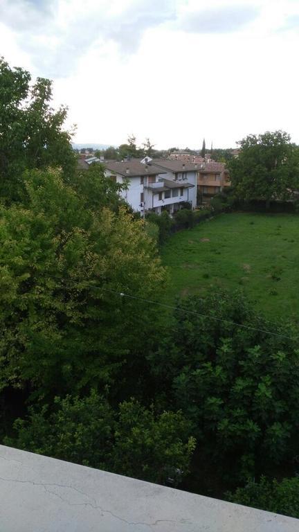 Il Giardino Del Gallo Foligno Habitación foto